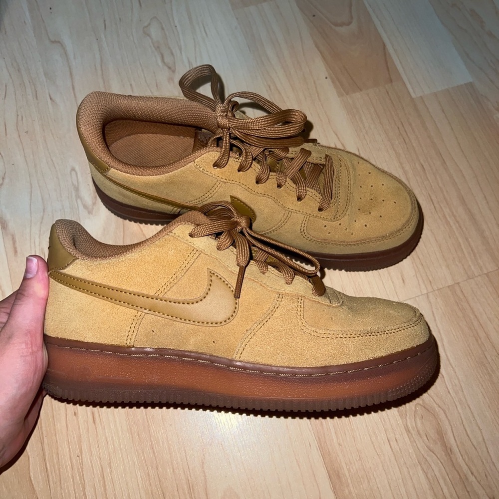 Nike Air Force 1 LV8 3